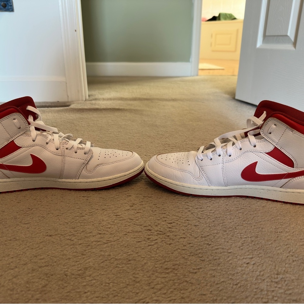 Air Jordan 1 Mid SE Dune Red